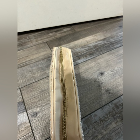 VERSACE PARFUME Cream Neutrals Woven Jute Gold Toned Hardware Makeup Bag 8X6.5X3 - Picture 4 of 7